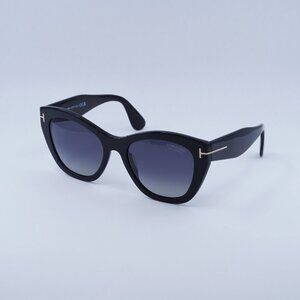 Tom Ford Cara FT0940 01D Sunglasses Black Cat Eye Frame, Smoke Polarized Lenses